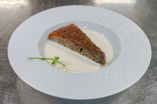 Mak kolač u kremi od bijele čokolade