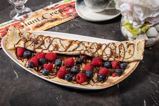 Clatita Uriasa cu Nutella, zmeura si afine