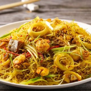 34. Fideos Al Estilo Singapur (Curry)