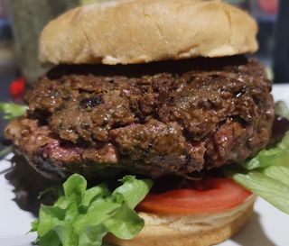 Hamburguesa A La Parilla con patatas fritas