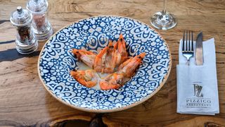 Creveti la Gratar in Sos Roquefort