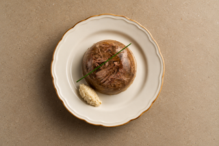 ASPIC DE TERNERA CON RABANO/студень из говядины с хреном