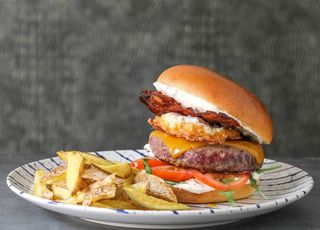 Burger "La Clásica"  + patatas + bebida