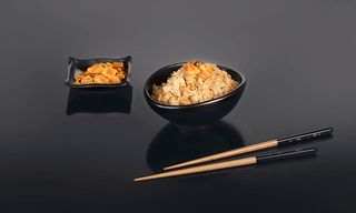 შემწვარი ბრინჯი ნივრით