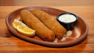 Karađorđeva svinjska šnicla na porciju