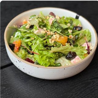 Салат з буряком та м'яким сиром