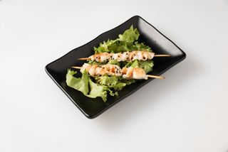 Teppanyaki di spiedini di pollo in salsa teriyaki