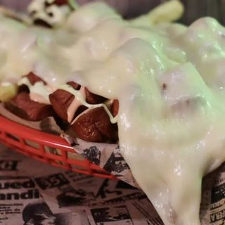 Salchiqueso elige hasta 2 salsas extra