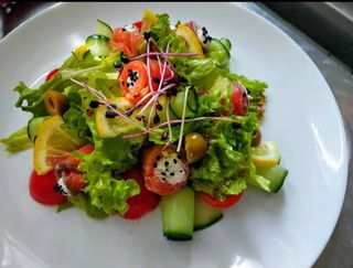 Салат з лососем (280г)