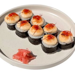 Запечений рол з тунцем та соусом солодкий чилі (280г)