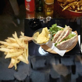 Prego no Bolo do Caco com Manteiga de Alho
