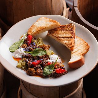 Тар-тар з яловичини зі страчателлою (140/100 г)