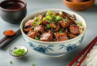 Wieprzowina z grzybami i bambusem