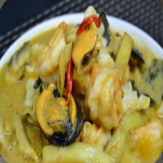 Mariscos Mixto Y Salsa Thai Curry Amarillo