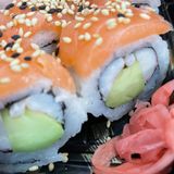 Maki Salmón Sésamo (8 Pzs.)