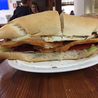 Bocadillo De Milanesa De Pollo Especial