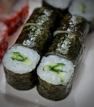 Макі з огірком