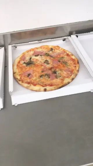Pizza prosciutto e funghi 