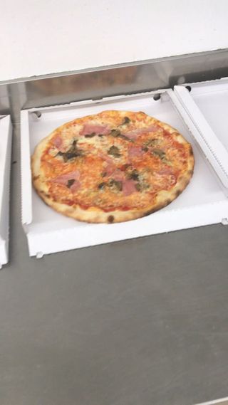 Pizza prosciutto e funghi 