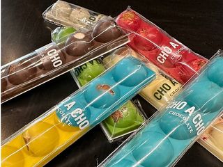 Шоколадки з горіхом в асортименті