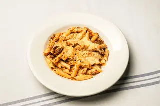 Macarrons gratinats amb el sofregit de sempre