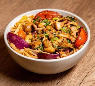 Tallarín saltado de pollo