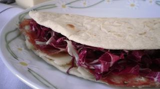 Piadina - Salame, edamer e crema radicchio