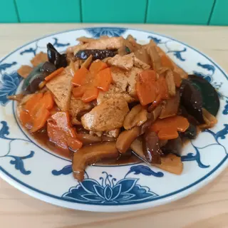 Tofu com cogumelos e bambu