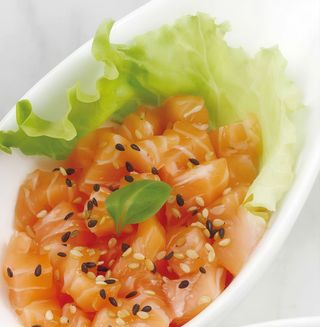 25. Salmon tartar