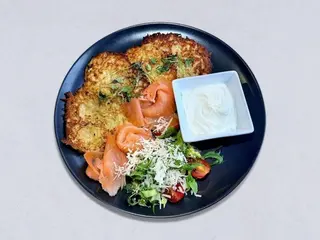 Placki ziemniaczane z wędzonym łososiem (350g)