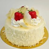 Кілегей мен құлпынай қосылған бисквит торты 1.680г / Торт Бисквит со сливками и клубникой1.680гр 