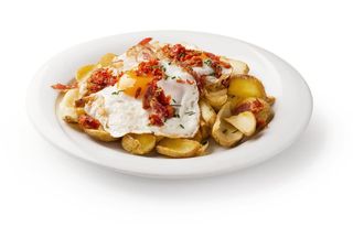 Huevos Estrellados Con Patatas Y Chorizo Picante