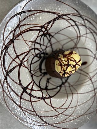 Lava cake cu înghețată de vanilie