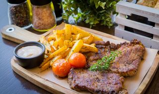 Ceafa de porc marinata la gratar