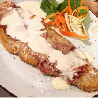 Cotoletta alla bolognese