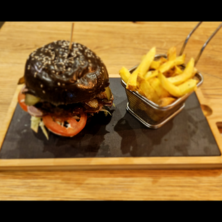 Lamb Burger & cartofi