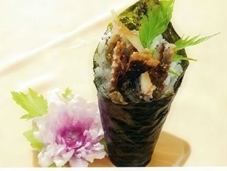 Hand roll piel de salmón