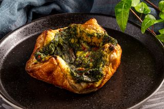 Cesta de espinafres e requeijão