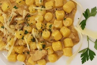 Gnocchetti con fonduta di grana e porcini