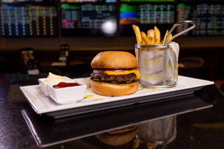 CHEESEBURGER KOMBO+Coca -Cola LIMENKA