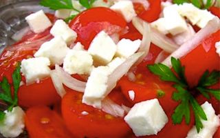 Salata de rosii cu branza