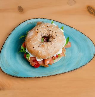 Salmón bagel