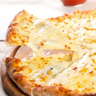 Pizza Cuatro Queso (Mediana)