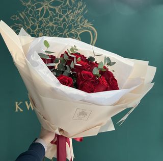 11 czerwonych róż z eukaliptusem