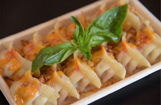 Gyoza de cerdo con salsa curry rojo (12 uds.) 