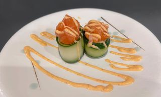 61a. Gunkan gio salmone