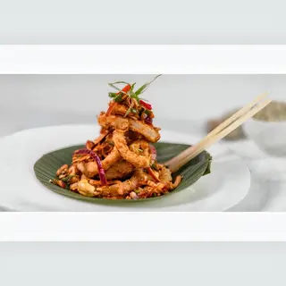 Salată de calamari crocanți