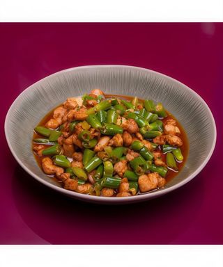 Pollo Con Pimientos Verdes Picantes - 铁山坪花椒鸡