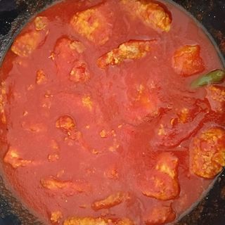 Media de cazón con tomate