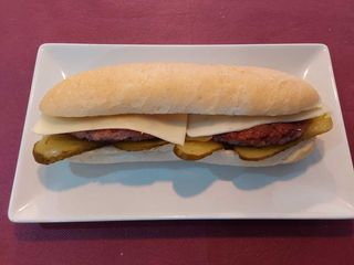 Hamburguesa 80gr(Pepino, Queso,  Cebolla)